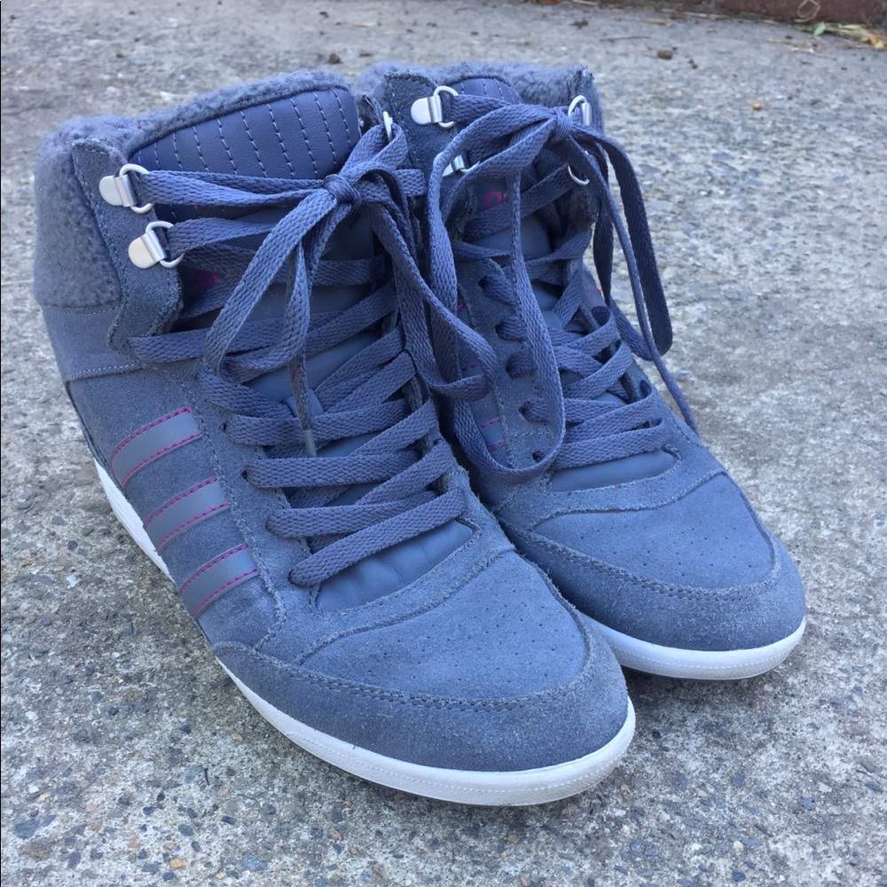 Adidas wedge tennis shoe